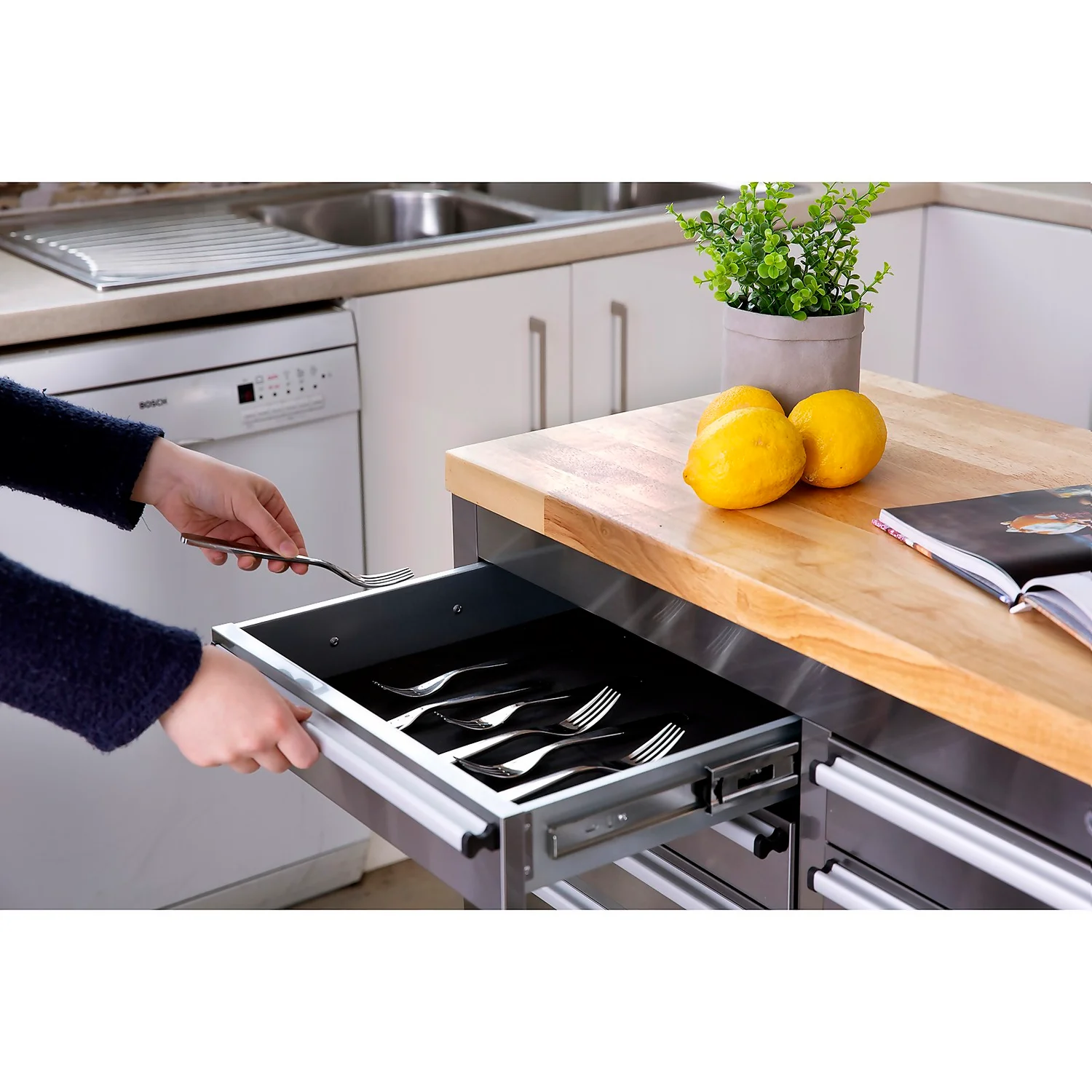 Ultimate 56in 10 Drawer Tool Storage Trolley 6 Ultimate 56in 10 Drawer Tool Storage Trolley - Image 4