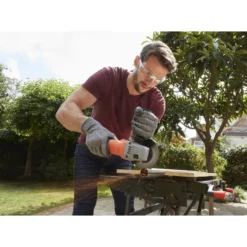 Black & Decker BLACK+DECKER 115mm 710W Corded Angle Grinder With 5 Cutting Discs (BEG010A5-GB)