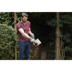 Black & Decker BLACK+DECKER 115mm 710W Corded Angle Grinder With 5 Cutting Discs (BEG010A5-GB) -Stanley Shop 12838248 2014832978428008