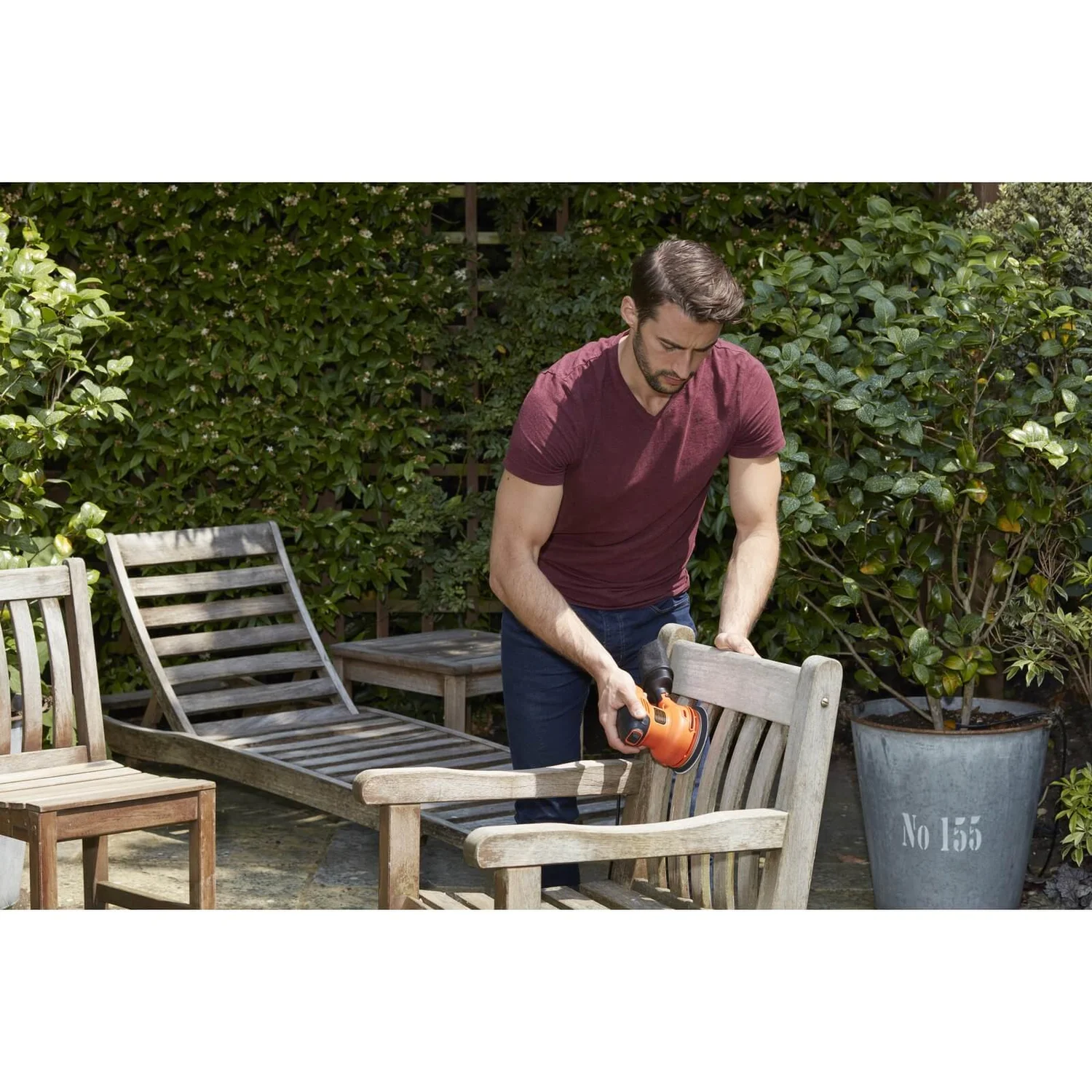 Black & Decker BLACK+DECKER 230W Corded Random Orbital Sander With Sanding Sheet (BEW210-GB) 8 Black & Decker BLACK+DECKER 230W Corded Random Orbital Sander With Sanding Sheet (BEW210-GB) - Image 6