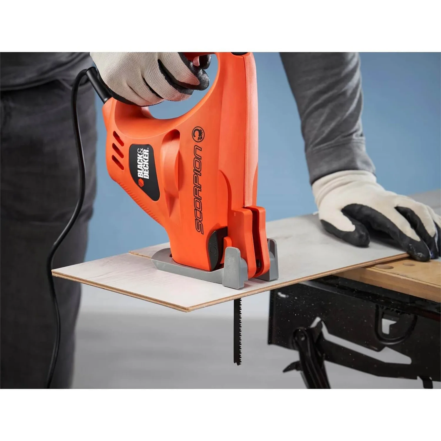 Black & Decker BLACK+DECKER Scorpion 400W Powered Hand Saw With Blades (KS890ECN-GB) 4 Black & Decker BLACK+DECKER Scorpion 400W Powered Hand Saw With Blades (KS890ECN-GB) - Image 2