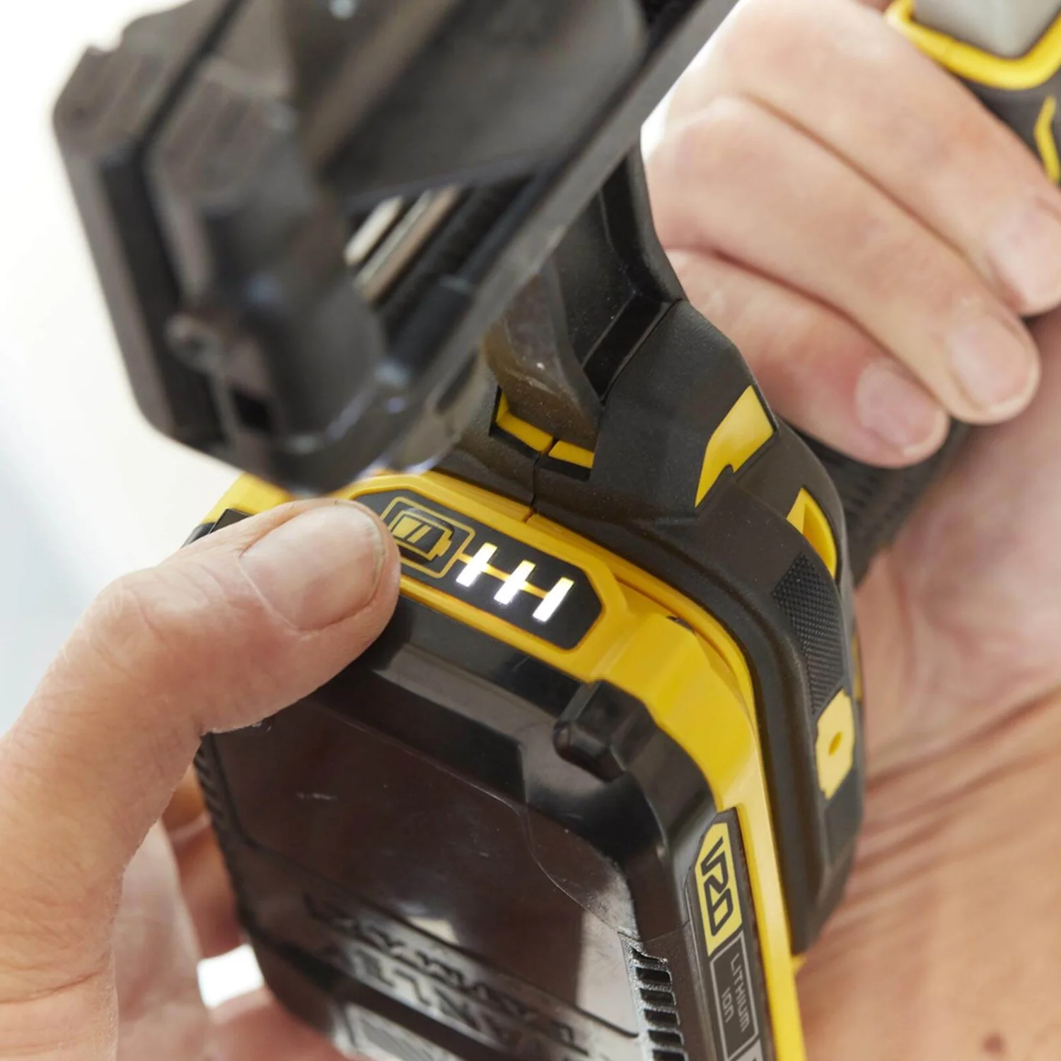 STANLEY FATMAX V20 18V Cordless Nail Gun With 2 Batteries And Kit Box (SFMCN616D2K-GB) 11 STANLEY FATMAX V20 18V Cordless Nail Gun With 2 Batteries And Kit Box (SFMCN616D2K-GB) - Image 9