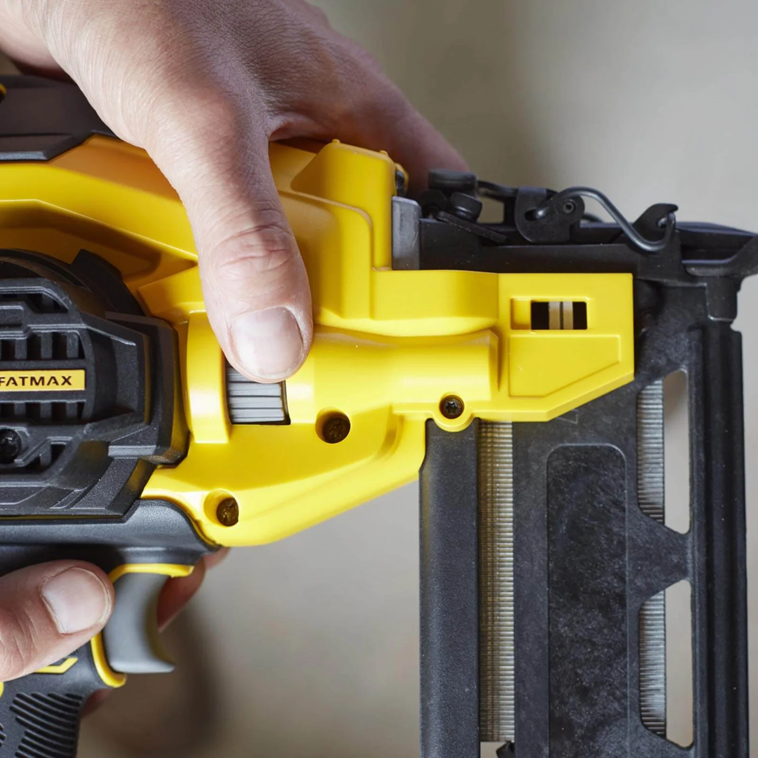 STANLEY FATMAX V20 18V Cordless Nail Gun With 2 Batteries And Kit Box (SFMCN616D2K-GB) 9 STANLEY FATMAX V20 18V Cordless Nail Gun With 2 Batteries And Kit Box (SFMCN616D2K-GB) - Image 7