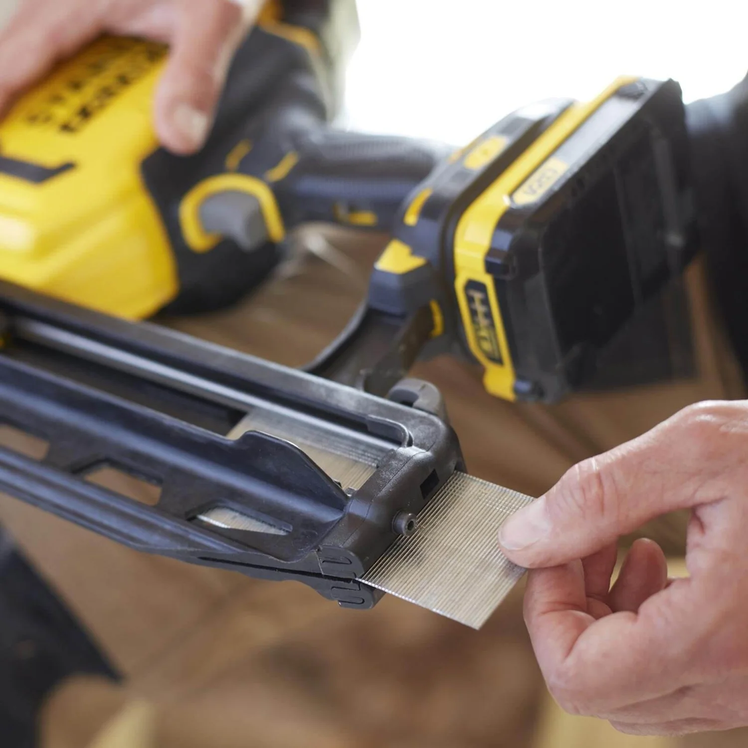 STANLEY FATMAX V20 18V Cordless Nail Gun With 2 Batteries And Kit Box (SFMCN616D2K-GB) 6 STANLEY FATMAX V20 18V Cordless Nail Gun With 2 Batteries And Kit Box (SFMCN616D2K-GB) - Image 4