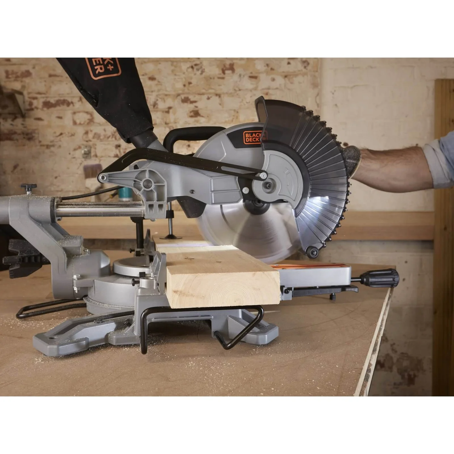 Black & Decker BLACK+DECKER 254MM 2100W Corded Sliding Compound Mitre Saw (BES710-GB) 3 Black & Decker BLACK+DECKER 254MM 2100W Corded Sliding Compound Mitre Saw (BES710-GB)