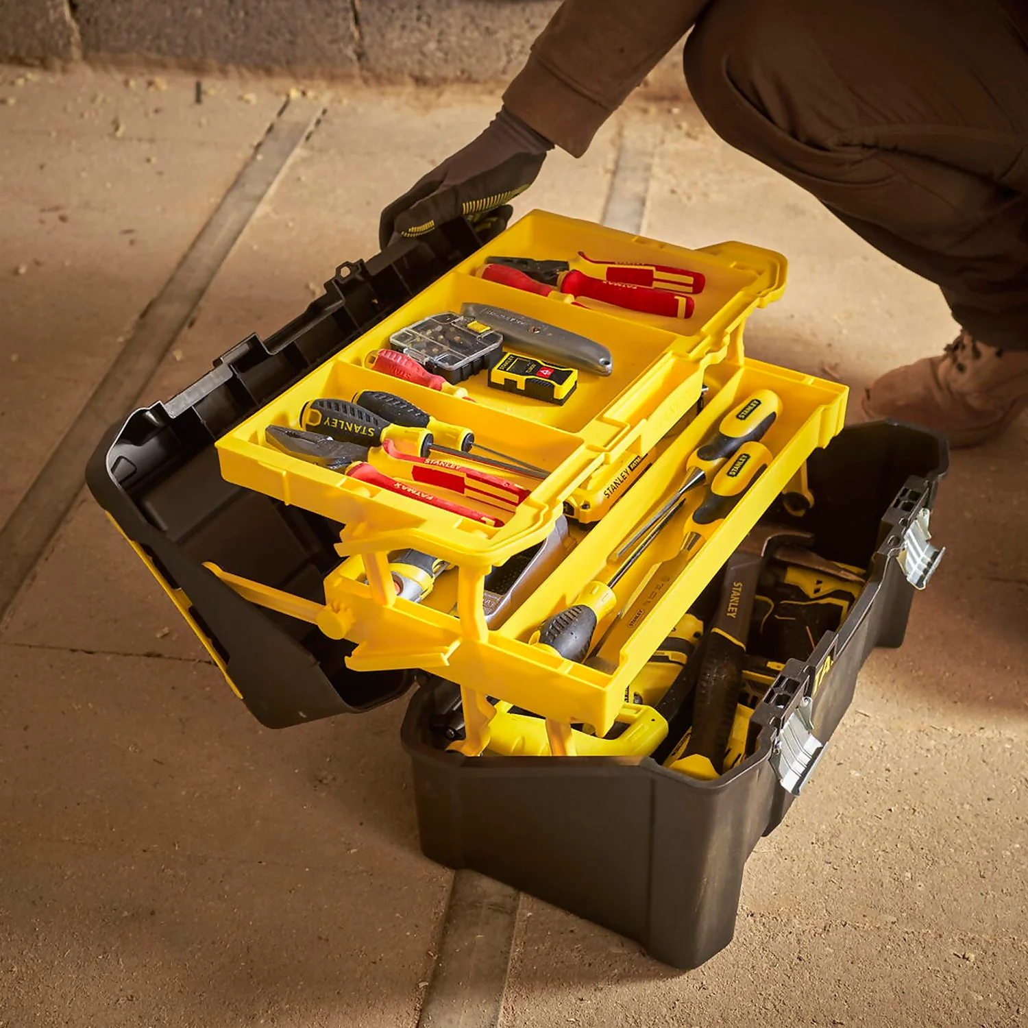 Stanley 19'' Essential Cantilever Toolbox 6 Stanley 19'' Essential Cantilever Toolbox - Image 4