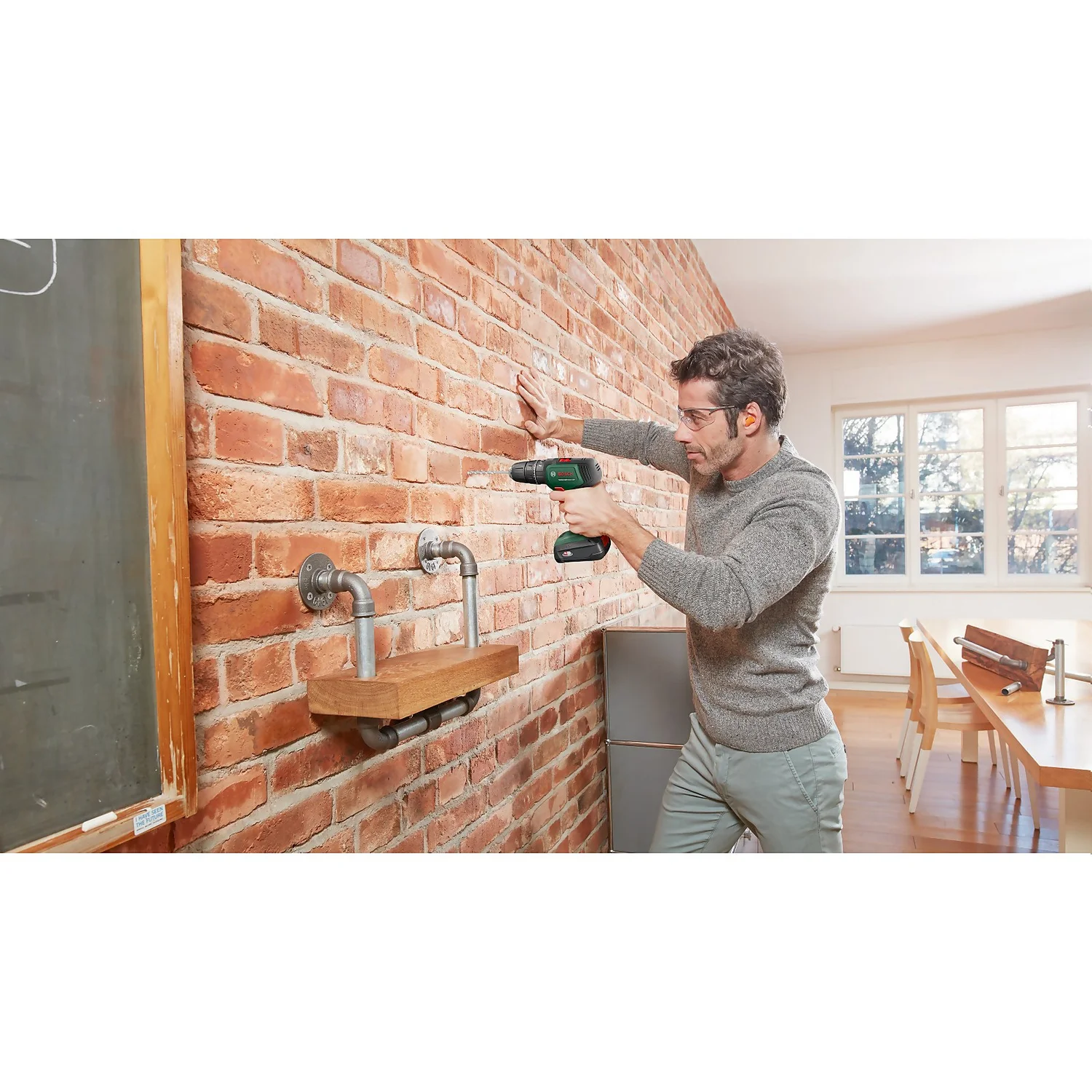 Bosch Universal Impact 18V Combi Drill With 1 X 1.5Ah Battery 5 Bosch Universal Impact 18V Combi Drill With 1 X 1.5Ah Battery - Image 3